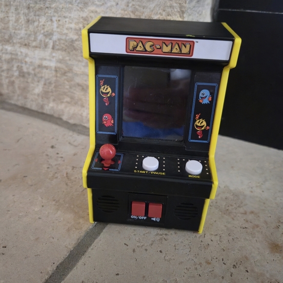 Handheld Mini PAC Man Game Arcade Retro Entertainment Everyone Car Plane - Picture 4 of 7